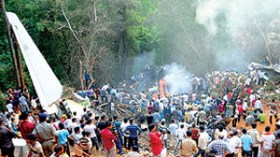 تحطم طائرة هندية جنوب البلاد ومقتل معظم ركابها ال166