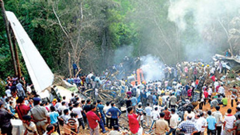 تحطم طائرة هندية جنوب البلاد ومقتل معظم ركابها ال166