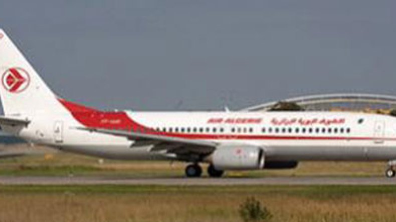 نزول اضطراري لطائرة بوينغ بمطار السانيا إثر تشقق نافذة