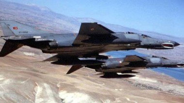 L'avion turc abattu a peut-être violé l'espace syrien, reconnaît Ankara