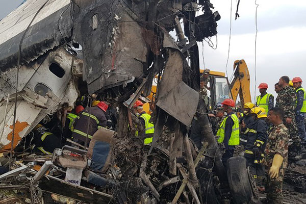 Népal: au moins 50 morts dans le crash d'un avion