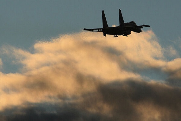 Des avions-espions français et britannique repérés près de la frontière russe, Moscou envoie un chasseur