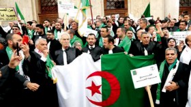 المحامون: الشعب مصدر كل سلطة.. والجلسة مرفوعة!