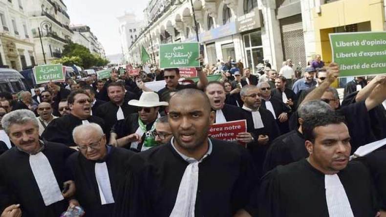 المحامون في مسيرات بالعاصمة ووهران وعنابة