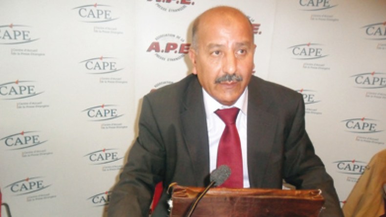 محام جزائري طرده موزع البريد الفرنيب فأصبح برلمانيا