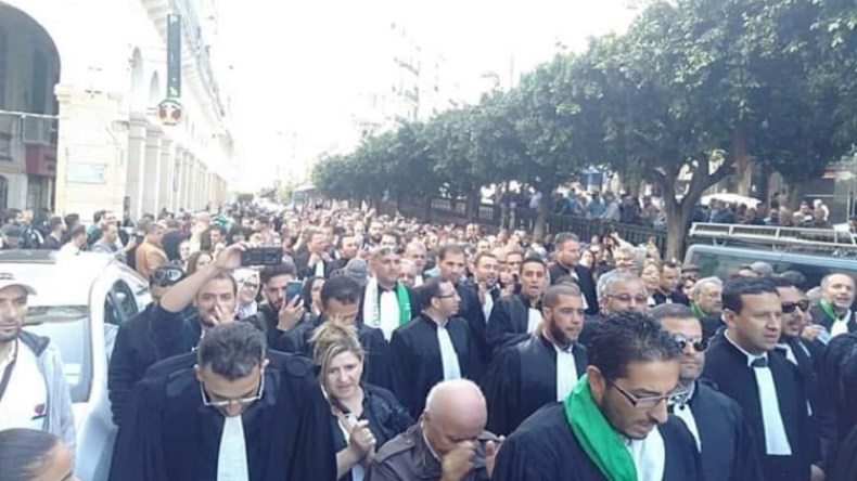 المحامون يلتفون حول مطلب استقلالية القضاء ومساندة مسجوني الحراك