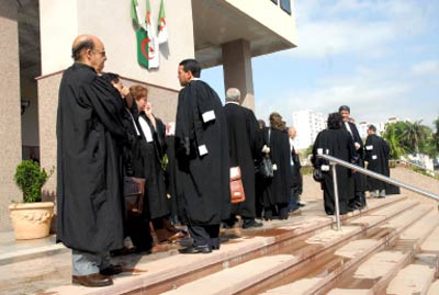 Alger : manifestation des robes noires