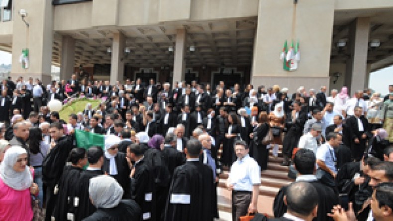 النقيب سيليني: “سحب قانون المحاماة أو تصعيد الاحتجاج”