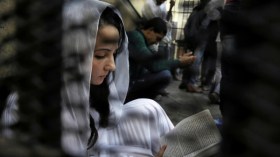 طائرة عسكرية أمريكية تنقل “شابة مصرية” إلى واشنطن