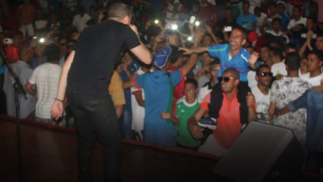 أغاني تضرب الأخلاق تحت الحزام ..أو حينما يصبح ذوقنا هو خصرنا وليس سمعنا!