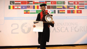 أيوب يلوز يتوج بجائزة أصغر باحث في ملتقى إزمير بتركيا