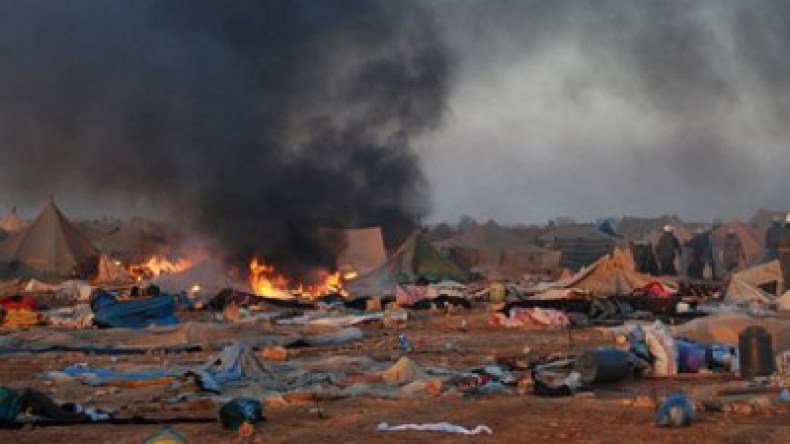 الجيش المغربي يحرق مخيم اللاجئيين بالعيون ويطلق النار على الأطفال والنساء