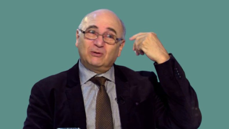 مرسلي يُكرّم أسطورة كرة اليد الجزائرية