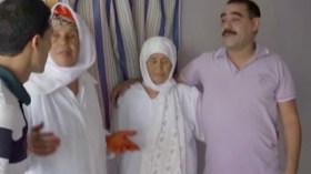 أفضل أكل الدود على العودة للغناء