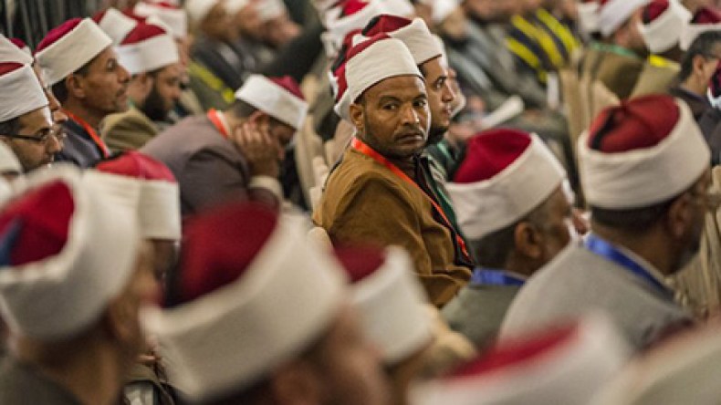 السلطة السياسية والمؤسسة الدينية… عندما يستعمل الدين لتحقيق الأغراض الخاصة
