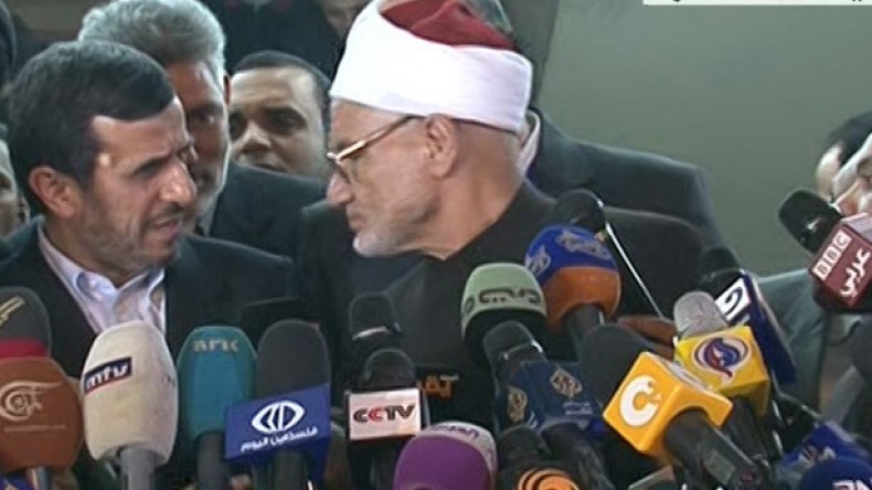 نجاد..بين أحضان مرسي وتحفظات الأزهر