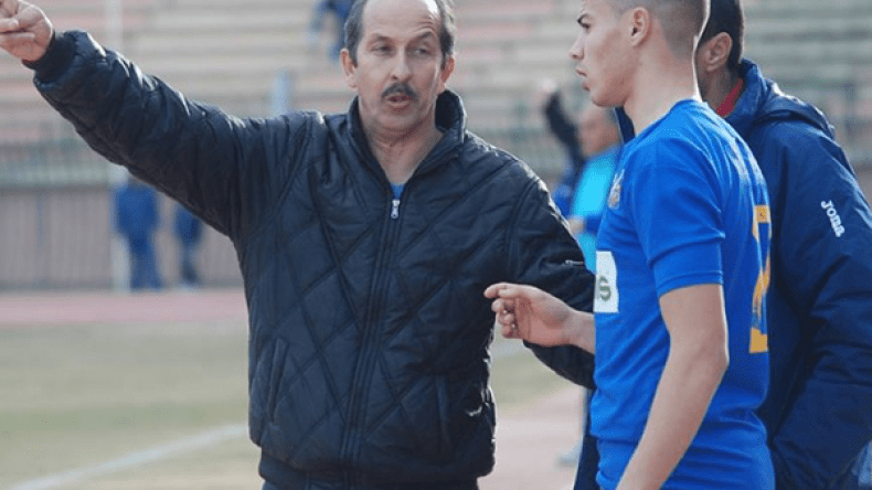 عباس يفكر في لقاء الكأس ويهدد بغربلة واسعة