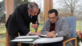Zakaria Azmi, aide to Egypt's Hosni Mubarak, jailed