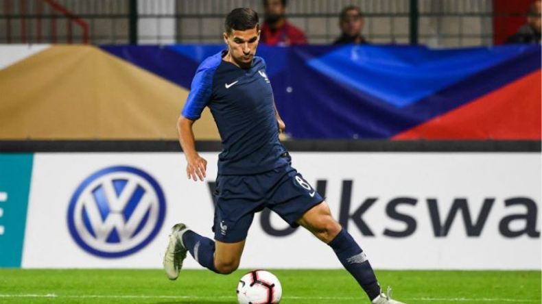 مدرب فرنسا يتخلّى عن عوار