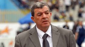 رئيس “الكاف” يُعزّي أسرة الكرة الجزائرية في رحيل حناشي