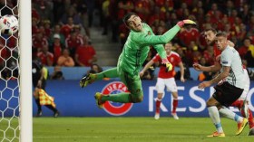 تنانين “ويلز” في سماء المربع!