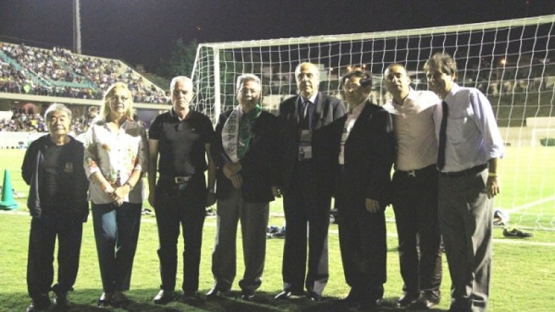 رئيس بلدية سوروكابا يحضر تدريبات “الخضر”