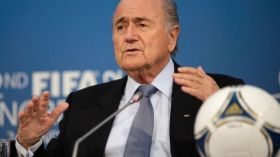 بلاتر يكشف عن نواياه في عهدة خامسة