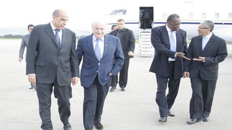 بلاتير وحياتو يصلان الجزائر