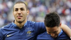 ديشان: لن أجبر لاعبي “الديكة” على ترديد نشيد فرنسا