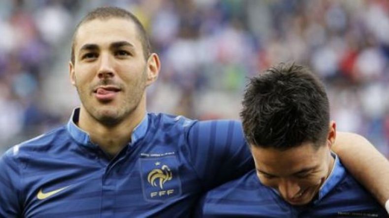 ديشان: لن أجبر لاعبي “الديكة” على ترديد نشيد فرنسا