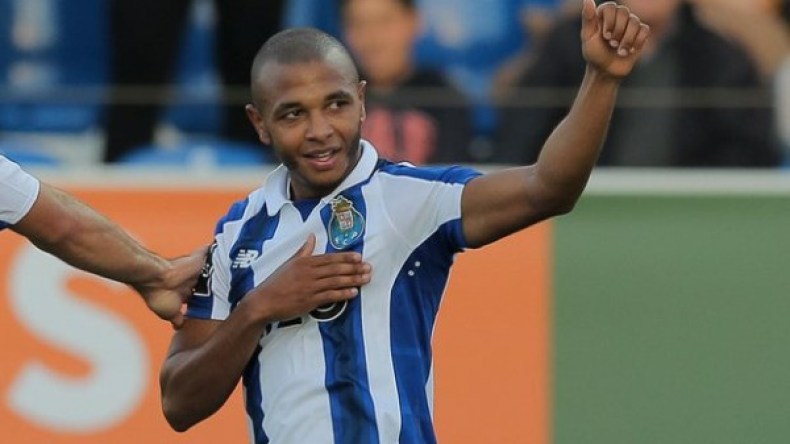 نادي بورتو يُخطّط لِتجديد عقد براهيمي