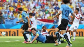 مفاجأة مدوية.. الصغير الكوستاريكي يؤدّب العملاق الأوروغواياني