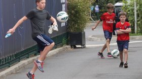 نجل بيكهام ينضم إلى الأرسنال