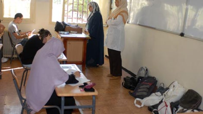 عدم تصديق الإشاعات.. مفتاح النجاح في البكالوريا