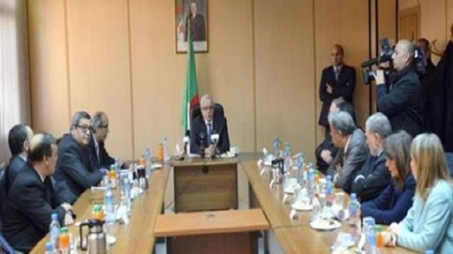 تنصيب أعضاء لجنة تحكيم جائزة رئيس الجمهورية للصحفي المحترف