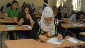 خضوع وزارة التربية للتلاميذ تهديد لمستقبلهم الدراسي