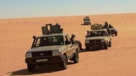 حجز 3 عربات محملة بوقود ومواد غذائية بعين قزام