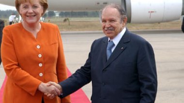 Bouteflika et Merkel assistent à la signature du premier accord pour la réalisation de la Grande Mosquée d’Alger