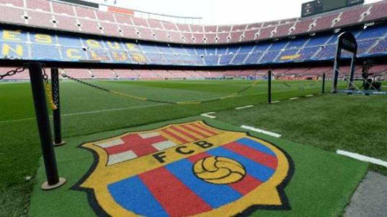 الفيفا ترفع العقوبة.. نادي برشلونة يمكنه شراء اللاعبين