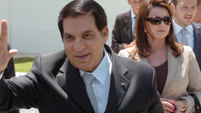 أصدقاء  بن  علي  في  باريس  وواشنطن  مذهولون  من  التغيير  ويتخلون  فجأة  حليفهم !