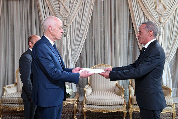 Kaïs Saïd reçoit les lettres de créance de l’Ambassadeur d’Algérie à Tunis
