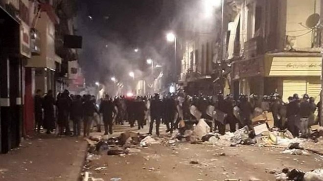 اشتباكات عنيفة بين الشرطة وأنصار “العميد” بباب الوادي