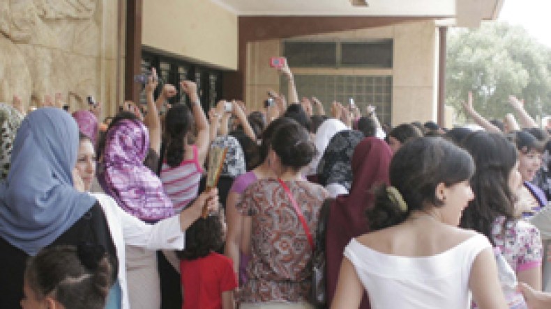 زغاريد في الفيلات…. وترقب في الأكواخ