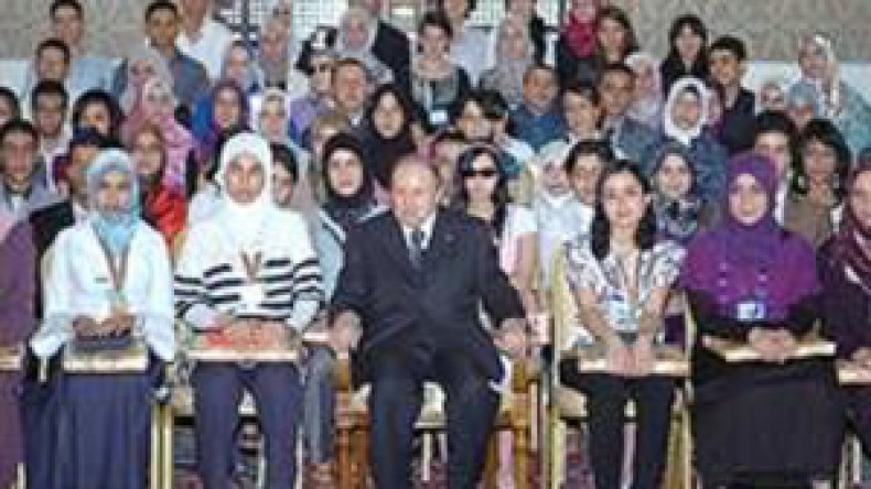 بوتفليقة يكرّم المتفوقين في شهادة البكالوريا