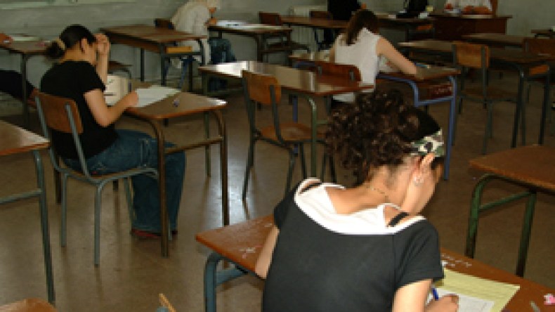 تشديد الحراسة على المترشحين الأحرار بخمسة حراس في كل قاعة