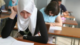 نقابات  التربية  وجمعيات  أولياء  التلاميذ  يطالبون  بعودة  بكالوريا  الجنوب  والشمال