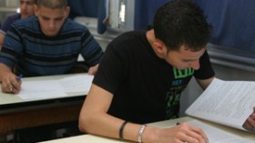 نقابات  التربية  تستنكر  غموض  أسئلة  الإنجليزية  لشعبة  العلوم  التجريبية  والتسيير  والإقتصاد