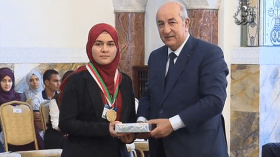 تبون يكرّم المتفوقين في البكالوريا