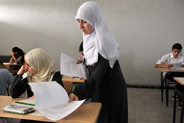 Smart Glasses Record Questions, Receive Answers to Cheat in the BAC Exams