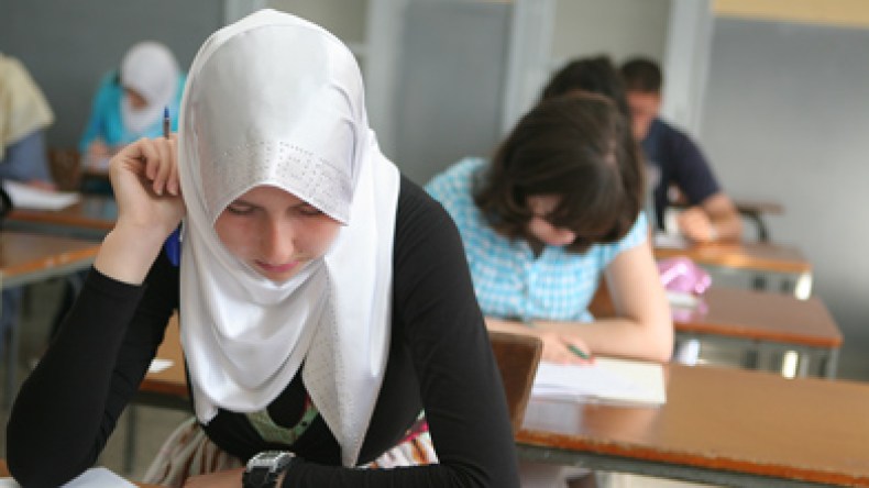 الشروق تشرع في نشر الإجابات النموذجية لامتحانات البكالوريا